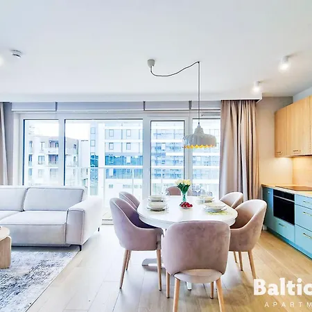 Balticon Polanki Aqua 아파트호텔 코워브제크